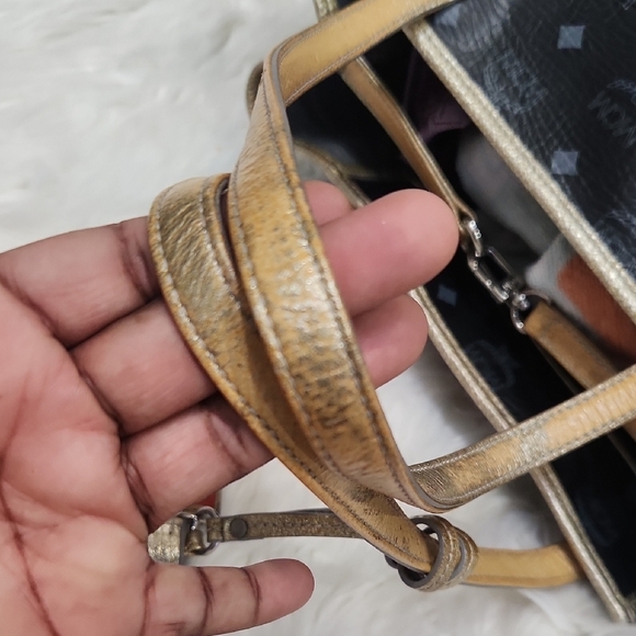 🔹️MCM 🔹️Black Princess Lion Tote Bag With Mcm Tassle Bag Charm - Picture 9 of 14